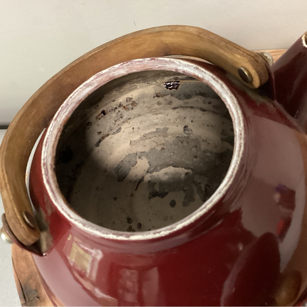 🔴 Vintage - MCM - Danish Red Enamel Tea Pot / Kettle - Wood Handle & Knob - Picture 7 of 13